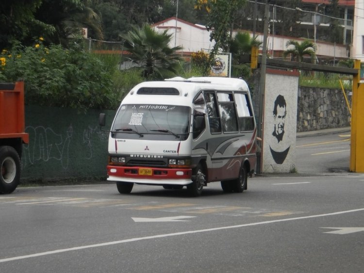 Mitsubishi Canter 649-D - Carrocerías Ureña Microcar - A.C. Las Nueve Estrellas 15
AF3648
El Rapidito gemelo rojo del 13 azul (Venezuela).
Palabras clave: Mitsubishi Ureña