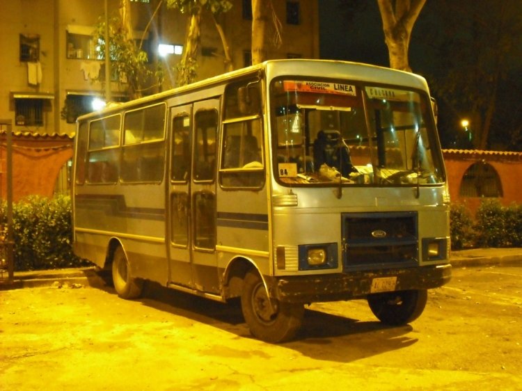 Ford F-350 - Carrocerías Sotelo y Ariño Busven - A.C. Línea Cultura 084
AC0293
Toma nocturna, luego de un largo día de trabajo. Recientemente le fue renovado el frente en cuanto a latonería y pintura tras un choque leve (Venezuela)
Palabras clave: Sotelo Ariño Ford
