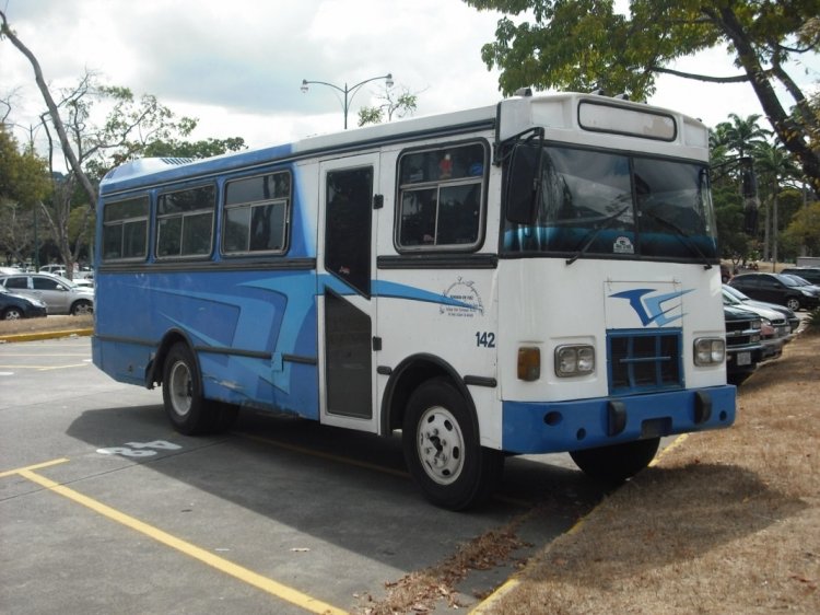 Encava E-510 - C.U. Caracas - Los Teques A.C. 142
AC6632
Parado en el Parque Del Éste, operando un Servicio Especial (Venezuela)
Palabras clave: Encava Isuzu