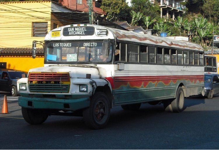Ford F-750 - Superior Coach Company Pioneer (en Venezuela) - Colectivos El Encanto 00
AB8925
San Miguel Arcángel. En camino a Los Teques, empezando a salir del pueblo.
Palabras clave: Ford Superior Coach