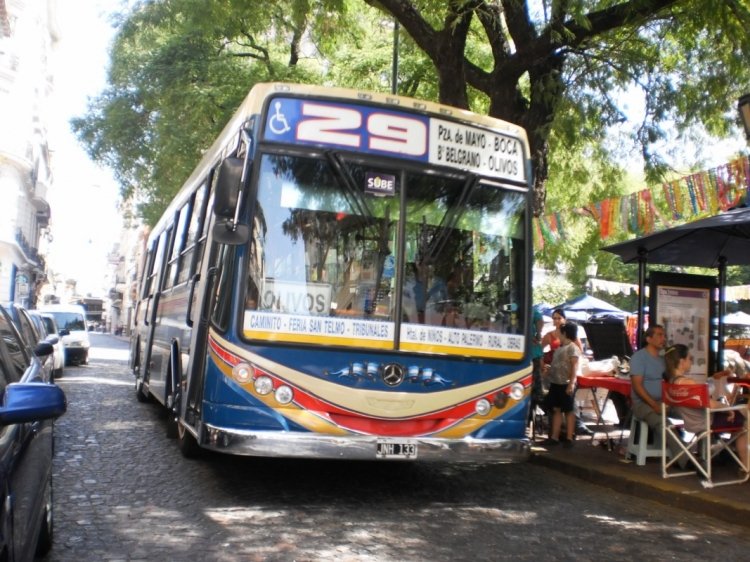 Mercedes-Benz OH-1618L-SB - Metalpar Iguazú - E. de T. Pedro de Mendoza 62
JNH-133
Al frente de la Plaza Dorrego (Argentina)
Palabras clave: Mercedes-Benz OH-1618L-SB Metalpar