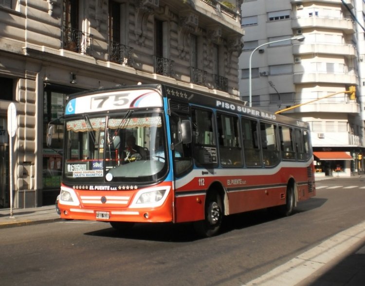 Mercedes-Benz OH-1315L-SB - Italbus Tropea - El Puente S.A.T. 112
FQQ-518
(Argentina)
Palabras clave: Mercedes-Benz Italbus