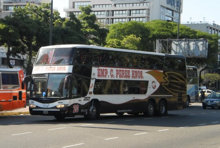 Mercedes-Benz O-400RSD - Marcopolo Paradiso GV1800DD (en Argentina) - Empresa C. Perez Hermanos 20
DVV-124
Bien impecable para los añitos que trae encima, y con las reformas sin desentonar.
Palabras clave: Marcopolo Paradiso GV1800DD Mercedes-Benz