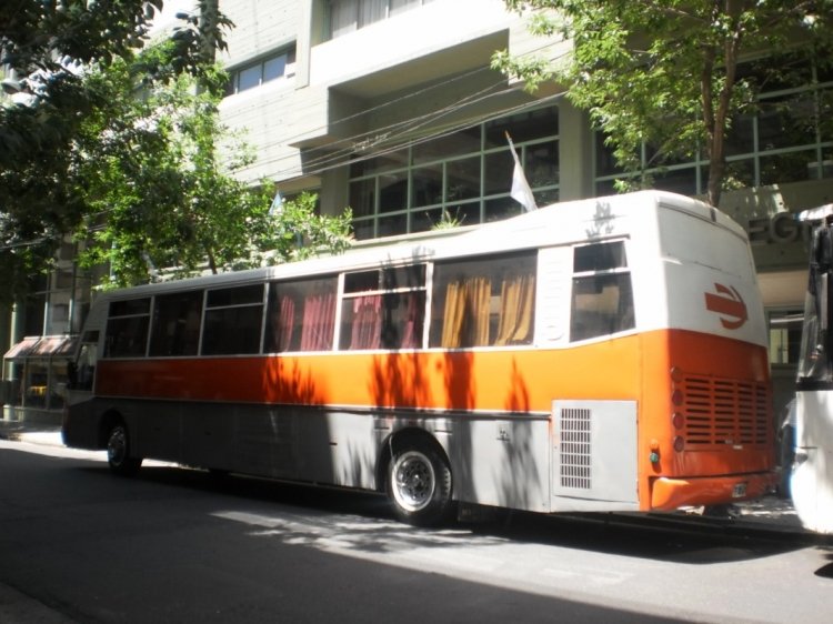 Mercedes-Benz OH-1420 - San Antonio Hercules - Escolar 08
UJE276 - B.2466189
[url=http://galeria.bus-america.com/displayimage.php?pid=25016]	http://galeria.bus-america.com/displayimage.php?pid=25016[/url]

Parado en un colegio en la Av.Córdoba (Argentina)
Palabras clave: Mercedes-Benz OH-1420 San Antonio