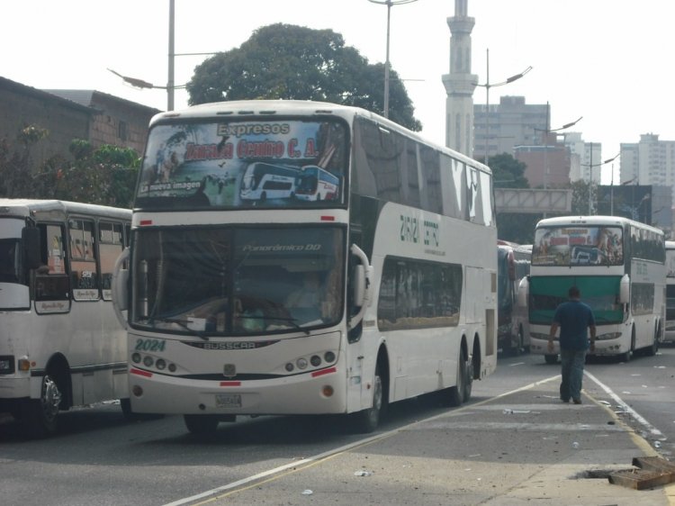 Volvo B12R I-Shift - Busscar PanorâmicoDD (en Venezuela) - Expresos Zaraza Centro 2024
6005A0A
Operando un Servicio Especial, junto con dos hermanos Marcopolo.
Palabras clave: Volvo Busscar