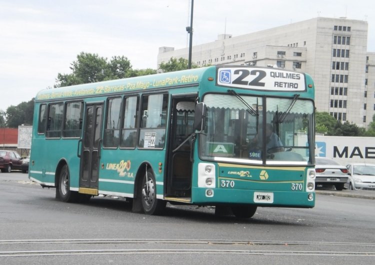 Materfer Águila - Línea 22 S.A. 370
JWV-382
Esperando su turno para embarcar e iniciar recorrido en las inmediaciones de Retiro. El tercero que cacé, y el último que vi durante el viaje...antes de la primicia local en 2012 (Argentina)

http://galeria.bus-america.com/displayimage.php?pos=-26896
Palabras clave: Materfer Cummins