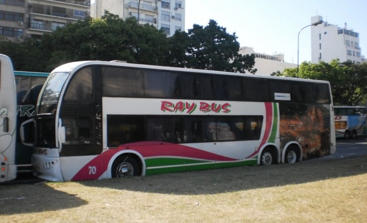 Mercedes-Benz O-400RSD - DIC MegaDIC x2 - Ray Bus 70
Uno más que operaba en servicio especial ese día (Argentina)
Palabras clave: Mercedes-Benz O-400RSD DIC
