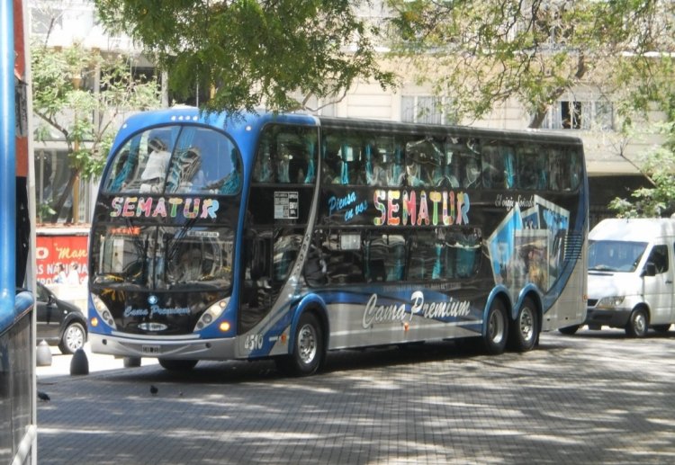 Scania K380 - Metalsur Starbus 405DP - Sematur 4510
IXB-210
Mientras iniciamos nuestro recorrido en la 2da parte del tour, aproveché rápidamente de cazar a éste capilla, el primero de Larga Distancia que cacé (Argentina)
Palabras clave: Scania Metalsur