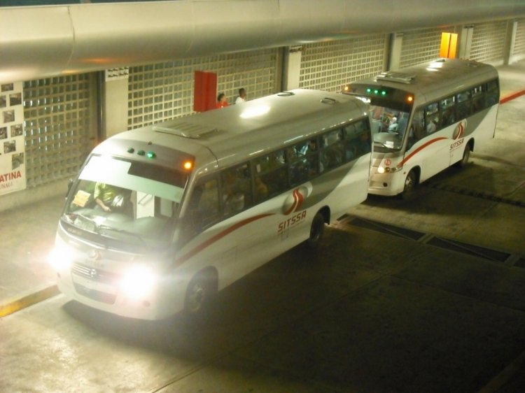 Agrale MA9.2 - Volare W9 (en Venezuela) - Sitssa V-053 y V-014
Embarcando en la estación Alí Primera.
Palabras clave: Agrale Marcopolo Volare Sitssa