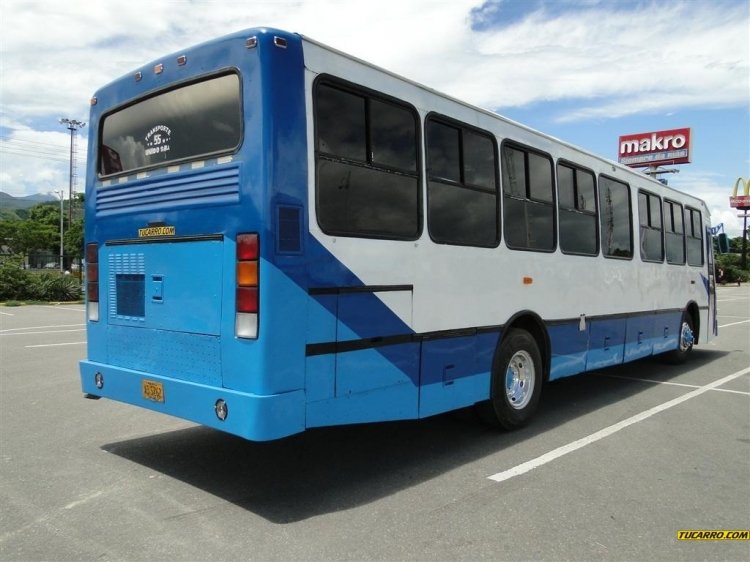 Encava E-5053MT Pullman - Transporte Unido 55
AD5262.
Ex.27 de Colectivos Valle de Pacairigua, Particular y 19 de Transporte Unido. Foto tomada de tucarro.com, donde éste bus aparece en venta (Venezuela).

http://galeria.bus-america.com/displayimage.php?album=584&pos=47
Palabras clave: Encava Cummins