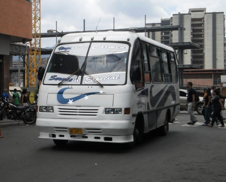 Isuzu NPR - CAndinas Andino Nevado - U.C. Los Mirandinos 09
AC6411
Virgen del Carmen. Modelo reemplazado en la cadena de producción por el Félix (Venezuela).
Palabras clave: CAndinas Isuzu