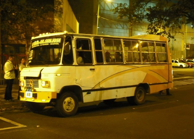 Mercedes-Benz LO-608D - Caio Carolina (en Venezuela) - U.C Los Dinámicos 13
AC6615
Llegando a la parada antes de abordarlo para ir a mi casa (Venezuela)
Palabras clave: Caio Mercedes-Benz