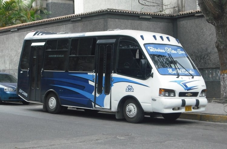 Isuzu NPR - Carrocerías Ureña Urbano Micro - U.C. Los Mirandinos 50
AF3180
Divino Niño Jesús. Fuera de Servicio, a la espera de su salida (Venezuela)
Palabras clave: Isuzu Ureña