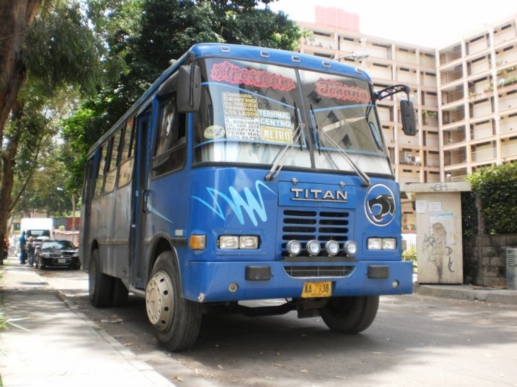 Hino FD Turbo HO6CT - Titan T32 - Unión Circunvalación Los Teques 58
AA7938
Reformada fuertemente su carrocería con partes de Encava, y cambiado el motor por un Isuzu 6BD1. Tomada a solo 20m de mi casa (Venezuela)
Palabras clave: Hino Titan