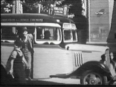 Chevrolet (G.M.C.) - La Maravilla - Línea 17
Línea 17 (Ex Línea 6) - Interno 13

Foto editada de la TV, Película de Luis Sandrini

http://galeria.bus-america.com/displayimage.php?pid=32017
http://galeria.bus-america.com/displayimage.php?pid=32018
