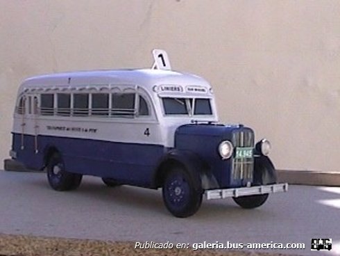 Linea 1.Morris Commer 1936 Transportes del Oeste Carrocería Gnecco Maqueta de mi Autoría.
