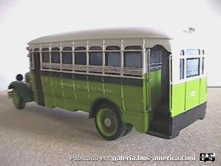 Linea 15 Cia.de Ómnibus 12 de Octubre White 1929 Carrocería Daneri Maqueta de mi autoria.
