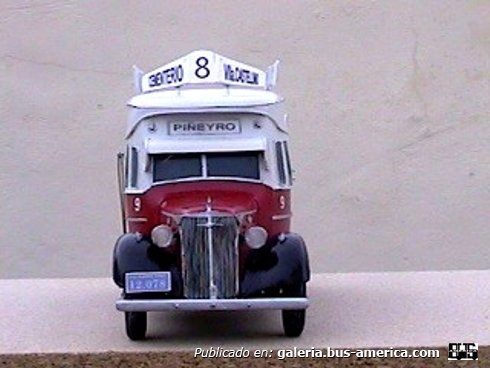 Linea 8 La Colorada Chevrolet 1937 Carrocería Vacaro Maqueta de mi autoría.
