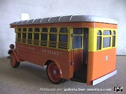  Lin 28 La Veloz Aclo 1930 Carrocería Gnecco Maqueta de mi autoría.
