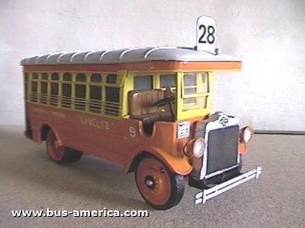 Aclo 1929 - Gnecco - Cía. La Veloz
[url=https://bus-america.com/galeria/displayimage.php?pid=60927]https://bus-america.com/galeria/displayimage.php?pid=60927[/url]

Línea 28 (Buenos Aires), interno 9

Siguiendo con mi historia unos meses despues de mi histora anterior mis padres se mudaron a Avellaneda cerca de la plaza en una avenida medio latera a la Avenida Mitre que no me acuardo el nombre avenida medio depelotada por el ruido de los tranvias, de los motores de los autos  y camiones y el que producian los carros con sus caballos en el empedrado de la avenida y aca comienza el cuento como conoci a la Linea 28 La Veloz mi mama me llevaba muy seguido al Parque Lezama para que yo jugara y llevaba un barquito de vela que yo lo hacia navegar en unas de las fuentes, para ir a Parque Lezama  ibamos a la avenida Pavon donde tomabamos el Omnibus 28 La Veloz y es tal cual como lo ven en la maqueta que con el pasar de los años y añorando esos tiempos construi asi fue mi vivencia con la Linea 28 disculpen la lata.-

Maqueta Maqueta de Mi autoria
