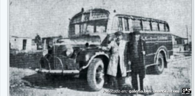 Studebaquer 1947 - Ucasa - Cía. La Colorada
[url=https://bus-america.com/galeria/displayimage.php?pid=61380]https://bus-america.com/galeria/displayimage.php?pid=61380[/url]

Linea 8 (Pdo.Avellaneda), Interno 11

Fotógrafo y publicación: desconocida
Colección Freewheell
Extraído de: busarg.com.ar
