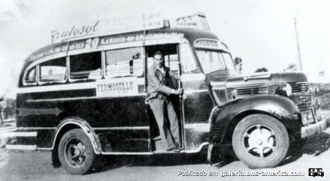 Dodge 1939 - La Maravilla - Flecha de Oro
Línea 20 (Pdo. La Plata)

Aca tambien se ve el techo color negro
Carroceria La Maravilla Con Sobretecho

Fotógrafo: desconocido
