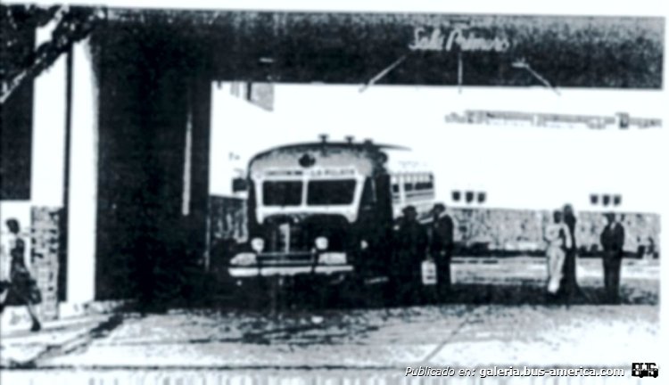 Mack - Exp. Buenos Aires
Concesión provincial de Buenos Aires 101 A, permiso nacional 122 P 59
Exp. Buenos Aires (Buenos Aires)


Asi era la terminal de La Plata y en ella estuve parado con mi  mama esperando subir al colectivo.

Fotógrafo: desconocido
