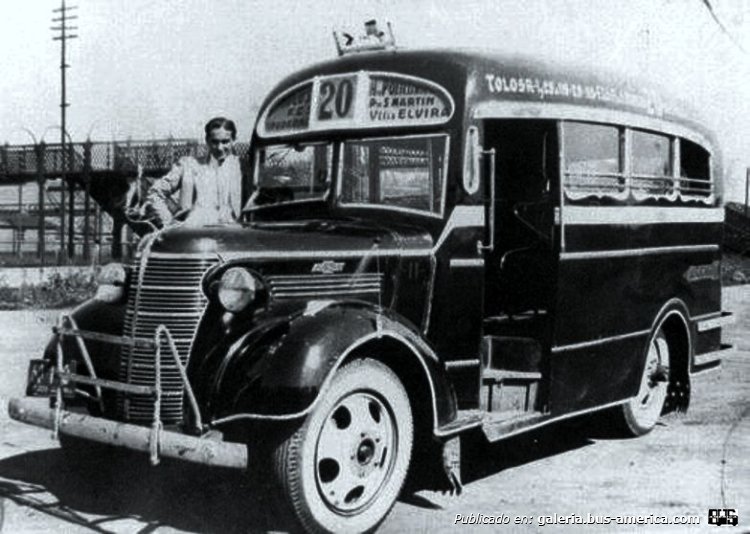 Chevrolet 1938 - La Maravilla - Flecha de Oro
Línea 20 (Pdo. La Plata)


Fotógrafo: desconocido

