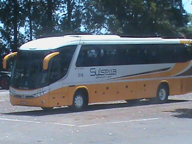 Sulserra
En mi visita a la fábrica de John Deere en Horizontina, a la vuelta, mientras cargabamos combustible en una estación de servicio, lo encotré estacionado ahí cerca junto a un tractor Ford y un Scania L 111, entre otras cosas
