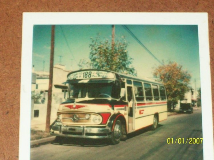 Mercedes-Benz LO 1114 - A.L.A. - Expreso Caraza
Línea 188 - Interno 36

http://galeria.bus-america.com/displayimage.php?pos=-27500
