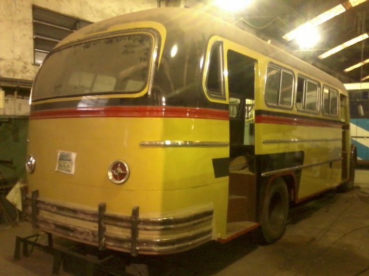 Mercedes-Benz LO 1112 - El Indio - Ex M.O.N.S.A.
Se vienen las molduras laterales, gracias a la gran ayuda de Nico, mi hermano más chico (EL METICULOSO)
Palabras clave: indio 70