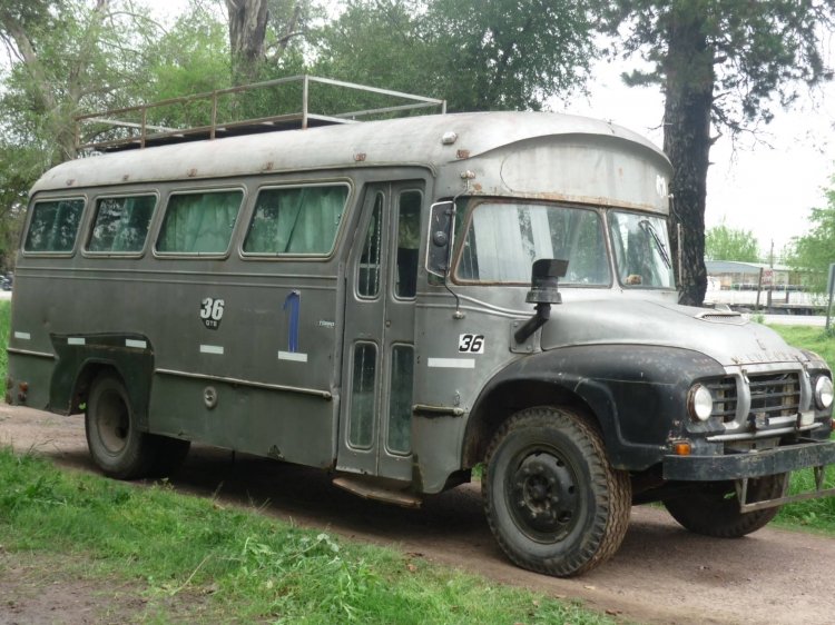 Bedford para restaurar 
B 492448 - XFJ 751
Este es un buen Bedford para restaurar

http://galeria.bus-america.com/displayimage.php?pos=-21816
http://galeria.bus-america.com/displayimage.php?pos=-21817
Palabras clave: INDIO 70