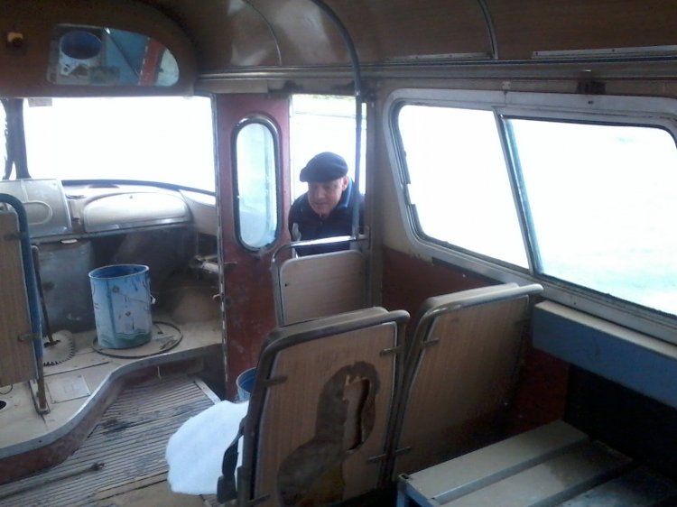 indio70
http://galeria.bus-america.com/displayimage.php?pos=-27769
Con mi amigo Gustavo en una posible restauracion de un C.E.A.P. modelo 1967-68
(Vista interior de la unidad)
Palabras clave: el indio 70