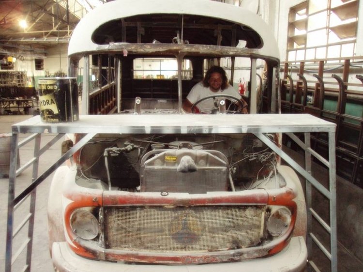 El Indio 1970
C 300335 - VQW 203
Este es el fana del medio, un genio en colectivos, lineas, recorridos, colores, carrocerías, etc. 
Otro apoyo del proyecto

http://galeria.bus-america.com/displayimage.php?pos=-18722
http://galeria.bus-america.com/displayimage.php?pos=-18723
http://galeria.bus-america.com/displayimage.php?pos=-18878
http://galeria.bus-america.com/displayimage.php?pos=-18879
http://galeria.bus-america.com/displayimage.php?pos=-18946
http://galeria.bus-america.com/displayimage.php?pos=-18949
http://galeria.bus-america.com/displayimage.php?pos=-18950
http://galeria.bus-america.com/displayimage.php?pos=-18966
http://galeria.bus-america.com/displayimage.php?pos=-18968
http://galeria.bus-america.com/displayimage.php?pos=-18969
http://galeria.bus-america.com/displayimage.php?pos=-18970
http://galeria.bus-america.com/displayimage.php?pos=-18992
http://galeria.bus-america.com/displayimage.php?pos=-18993
http://galeria.bus-america.com/displayimage.php?pos=-18994
http://galeria.bus-america.com/displayimage.php?pos=-18995
http://galeria.bus-america.com/displayimage.php?pos=-19034
http://galeria.bus-america.com/displayimage.php?pos=-19035
http://galeria.bus-america.com/displayimage.php?pos=-19036
http://galeria.bus-america.com/displayimage.php?pos=-19095
http://galeria.bus-america.com/displayimage.php?pos=-19096
http://galeria.bus-america.com/displayimage.php?pos=-19097
http://galeria.bus-america.com/displayimage.php?pos=-19099
http://galeria.bus-america.com/displayimage.php?pos=-19100
http://galeria.bus-america.com/displayimage.php?pos=-19155
http://galeria.bus-america.com/displayimage.php?pos=-19156
http://galeria.bus-america.com/displayimage.php?pos=-19157
http://galeria.bus-america.com/displayimage.php?pos=-19158
http://galeria.bus-america.com/displayimage.php?pos=-19159
http://galeria.bus-america.com/displayimage.php?pos=-19188
http://galeria.bus-america.com/displayimage.php?pos=-19189
http://galeria.bus-america.com/displayimage.php?pos=-19190
http://galeria.bus-america.com/displayimage.php?pos=-19191
http://galeria.bus-america.com/displayimage.php?pos=-19192
http://galeria.bus-america.com/displayimage.php?pos=-19201
http://galeria.bus-america.com/displayimage.php?pos=-19211
http://galeria.bus-america.com/displayimage.php?pos=-19213
http://galeria.bus-america.com/displayimage.php?pos=-19214
http://galeria.bus-america.com/displayimage.php?pos=-19215
Palabras clave: el indio 70