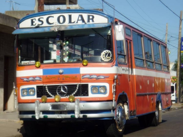 Mercedes-Benz OC 1214 - C.E.A.P. 13 - Particular
Que lindo 1214 
Una de los pocos 1214 que se ven circulando por las calles, y con una carrocería C.E.A.P.
Por zona sur vi dos, uno ex 505 y este que desconozco su ex empresa
Palabras clave: Costerita