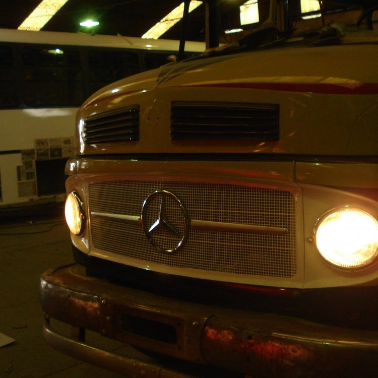 Mercedes-Benz LO 1112 - El Indio - Ex M.O.N.S.A.
A El Indio 70 Papà Noel le trajo la trompa original, gracias Papá Noel

http://galeria.bus-america.com/displayimage.php?pos=-23098
Palabras clave: indio 70