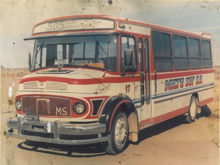 Mercedes-Benz LO 1114 - Supercar C 12/4 - Cia. Micro Sur
B 2132719
Línea 505 - Interno 17
Esta foto es un increible aporte del Sr. Alejandro Garcia; ex chofer de esta unidad al cual le agrdezco infinitamente tan valioso aporte
