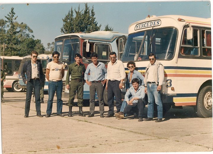 El primero parece un Troyano y el segundo un Cametal, ambos motor delantero.
Esta empresa tiene base en Mercedes-Corrientes, va a Goya, 
Corrientes capital y zona rural
Foto: Empresa Ortiz Facebook
