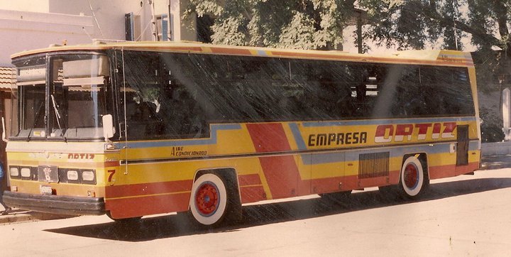 Mercedes-Benz O-170 - Unicar - Empresa Ortíz
Es un lucero ??? Tiene colores parecidos a los de Crucero del Norte.
Esta empresa tiene base en Mercedes-Corrientes, va a Goya, Corrientes capital y zona rural
Foto: Empresa Ortiz Facebook

