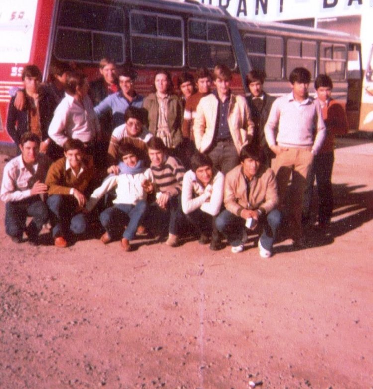 Mercedes-Benz LO 1114 (Frontalizado) - Unicar 
¿Algún mendocino que sepa que empresa es? 
Año 1979 ENET N° 1 General Alvear Mendoza. Viaje a Buenos Aires
Foto: Sr. Eduardo Franchino
Palabras clave: Excursion