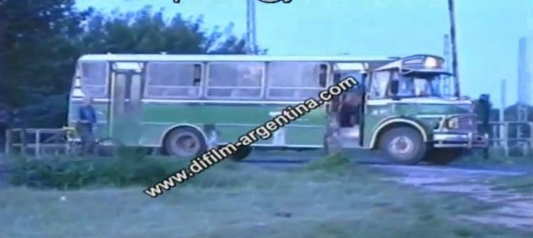 Mercedes-Benz LO 1114 (recarrozado) - Splendid - Treinta de Agosto
Camarografo: desconocido
Fotograma extraido de archivo: Difilm
Linea 500 - Interno 45
Palabras clave: g a l a r z a