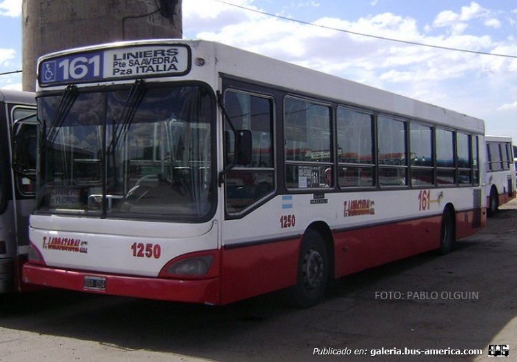 Mercedes-Benz OH 1721 L - Ugarte - Larrázabal
Línea 161 - Interno 1250

Fotografía: Pablo Olguín
