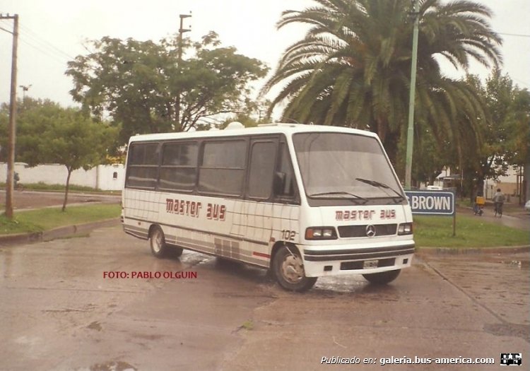 Mercedes-Benz LO 813 - Marcopolo (En Argentina) - Master Bus
B 2742705 - RZQ 717
Interno 102

Fotografía: Pablo Olguín

http://galeria.bus-america.com/displayimage.php?pid=23180
