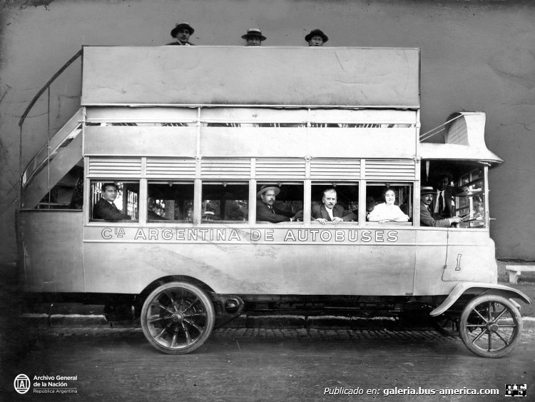 Spa - Melano - Cía. Argentina De Autobuses
Cía.Argentina de Autobuses (Buenos Aires), interno 1

Fotógrafo: desconocido
Archivo General de la Nación
Referencia: AGAS01-rg , caja 1519, inventario 71939
