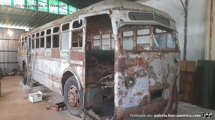 Westram W40 (en Argentina) - Gira Mundo
[url=https://bus-america.com/galeria/displayimage.php?pid=67722]https://bus-america.com/galeria/displayimage.php?pid=67722[/url]

Ex TBA (Buenos Aires=, interno 5012

Fotografía: [url=https://www.facebook.com/marketplace/item/1113844900254362/]Gira Mundo, en facebook[/url]
Genilteza: Marcelo Gamba 28 x 40
