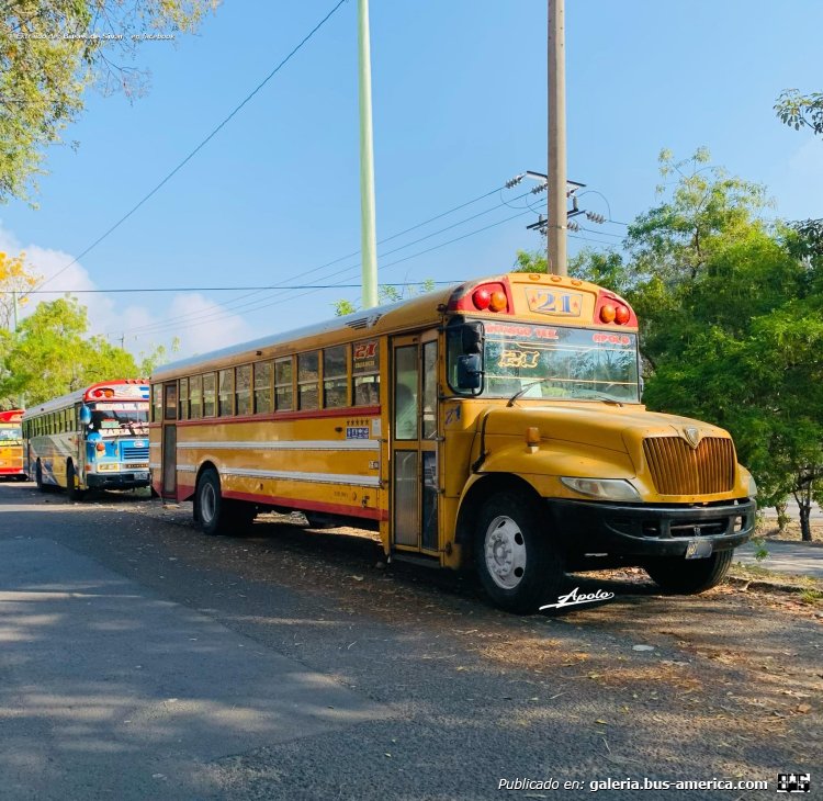 International 3300 - IC  CE (en El Salvador) - Ruta 21 
Ruta 21 (San Salvador)

Fotografía: Apolo
Extraído de: [url=https://www.facebook.com/photo.php?fbid=1052778480208427&set=pb.100064288551019.-2207520000&type=3]Buses de Sivar , en facebook[/url]

