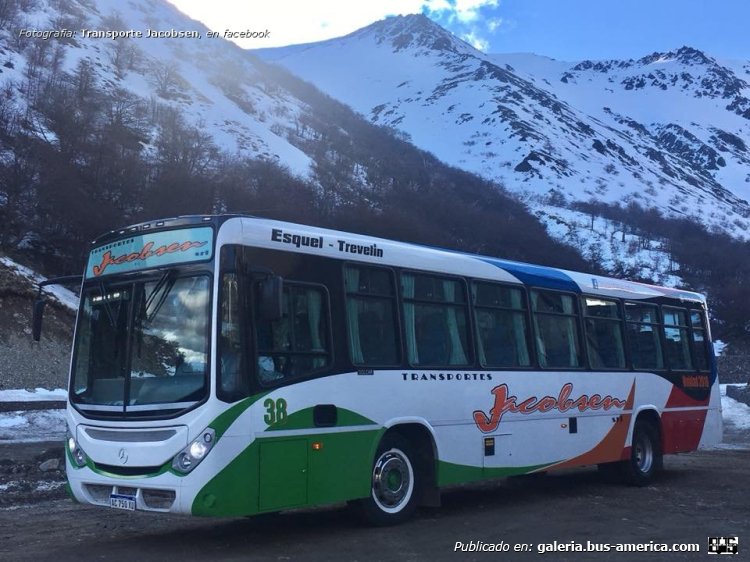 Mercedes-Benz OF 1721 - Metalpar Tronador Nueva Generación - Jacobsen
AC 750 KJ

Jacobsen (Prov.Chubut), interno 38

Fotografía: [url=https://www.facebook.com/photo/?fbid=243691586340493&set=pb.100063809070132.-2207520000]Transportes Jacobsen, en facebook.com[/url]
