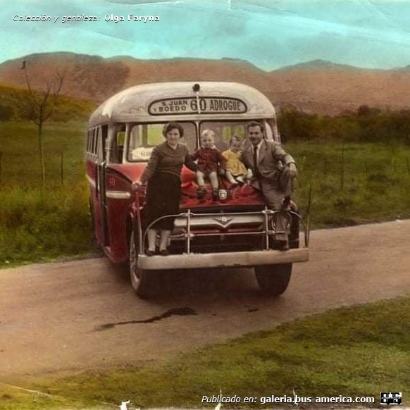 Ford B 600 - M.O.Sur
Línea 60 (Buenos Aires)

Colección fotográfica y gentileza: Olga Faryna
En la imagen: los suegros de Olga 

