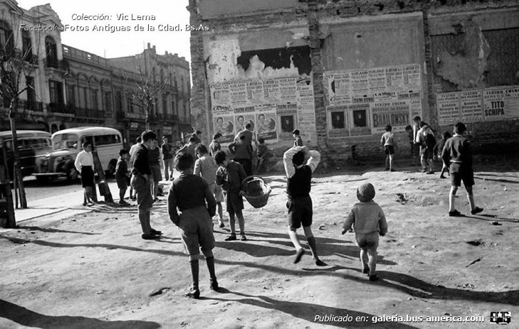 Chevrolet Master
Línea ¿29? (Buenos Aires)

Fotografo: desconocido
Colección: Vic Lema
Facebook: Fotos Antiguas de la Ciudad de Buenos Aires
