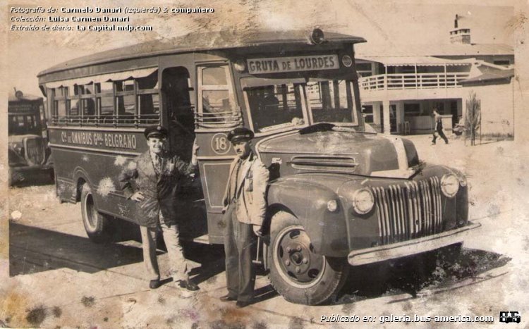 Ford V8 - Vacaro C.O.Gral.Belgrano - Cía.Om.Gral.Belgrano
[url=https://bus-america.com/galeria/displayimage.php?pid=63580]https://bus-america.com/galeria/displayimage.php?pid=63580[/url]

Línea 4 (Mar del Plata), interno 18

Fotografía: [url=https://www.lacapitalmdp.com/contenidos/fotosfamilia/fotos/0894]Carmelo Danari (izquierda) y compañero[/url]
Colección: Luisa Carmen Danari
Extaído de: Fotos de Familia, en diario La Capital de Mar del Plata .com

"Mi papá Carmelo Danari (izq) y un compañero, con un colectivo de la compañía General Belgrano en la parada del puerto. Año 1942″. Luisa Carmen Danari."
